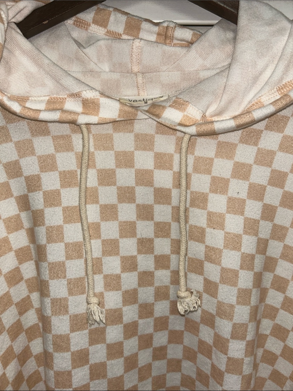 Vestique Beige & White Checkerboard Cropped Hoodie - Picture 2 of 4
